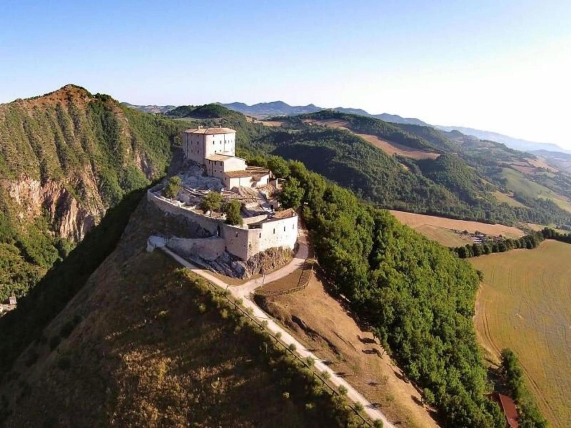 Timeless Villa In Cagli With Garden And Swimming Pool Exterior foto